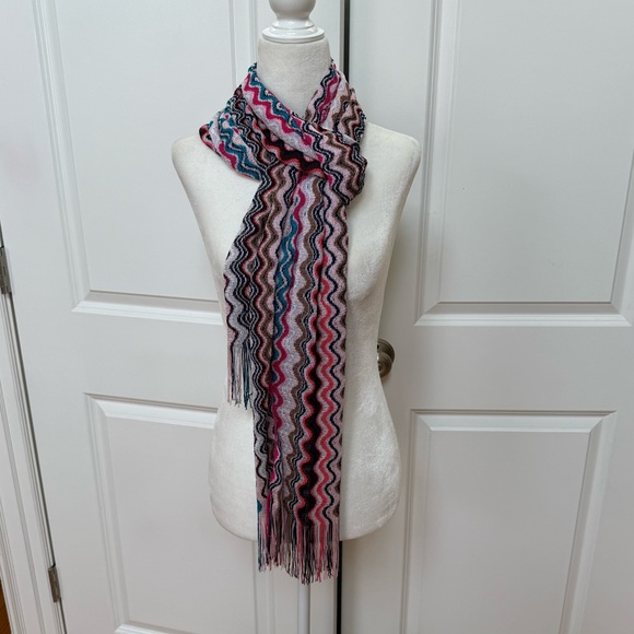 MISSONI Luxury Scarf – Made in Italy - Picture 4 of 8